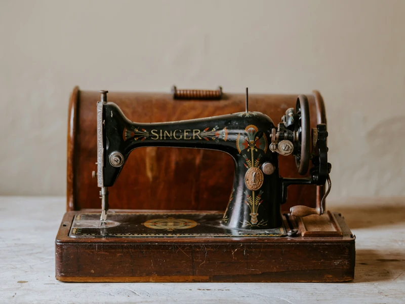 Macchina da cucire vintage singer portatile